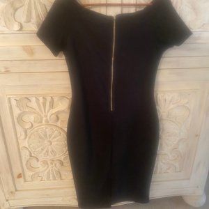 New Classy Hourglass Haute Monde Off Shoulder Back Gold Zip Dress Black L